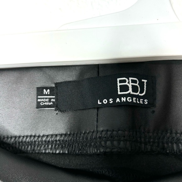 Fashion nova faux leather size medium leggings - Picture 3 of 3